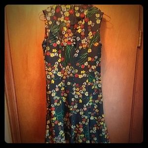 Pretty vintage flirty floral mini-dress